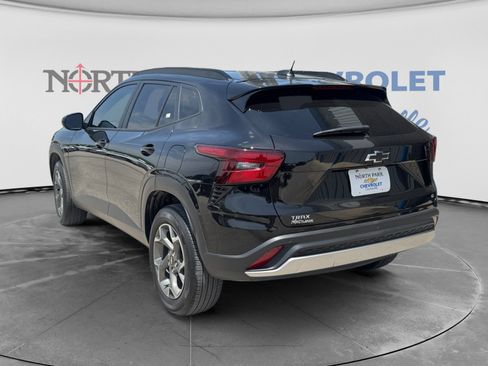 Used 2024 Chevrolet Trax LT w/ Driver Confidence Package FWD image 7