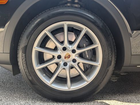 Used 2025 Porsche Cayenne image 29
