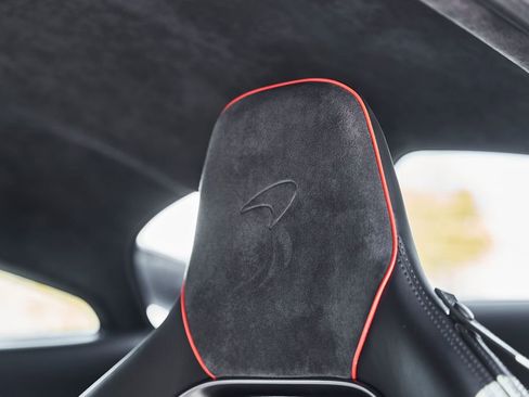 Used 2024 McLaren Artura RWD image 38