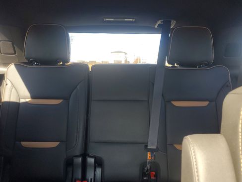 Used 2023 GMC Yukon AT4 image 11