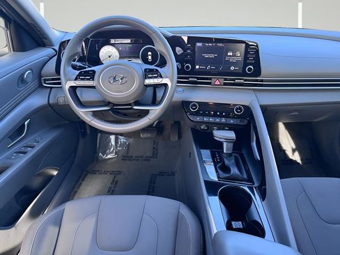 Used 2022 Hyundai Elantra SEL w/ Convenience + Premium Package image 5