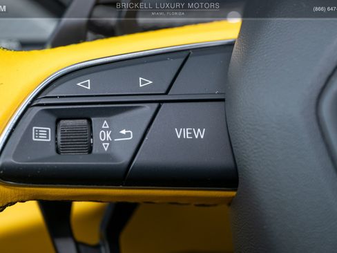 Used 2022 Lamborghini Urus AWD/4WD image 32