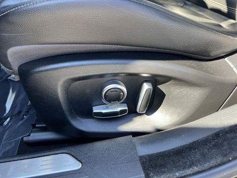 Used 2020 Jaguar XE S RWD image 22