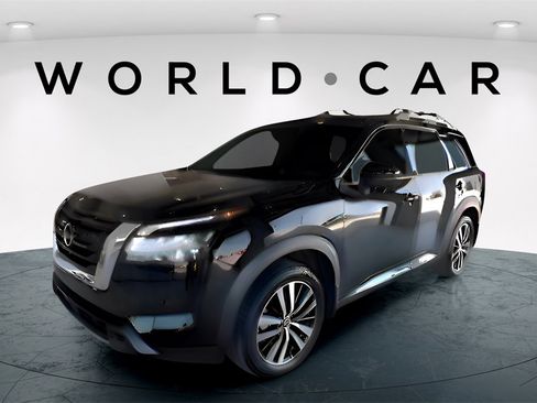 Used 2024 Nissan Pathfinder Platinum w/ Cargo Package image 3
