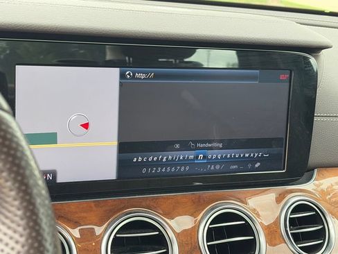 Used 2017 Mercedes-Benz E 300 4MATIC image 18