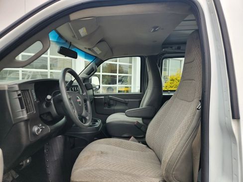 Used 2017 GMC Savana 3500 Extended image 25