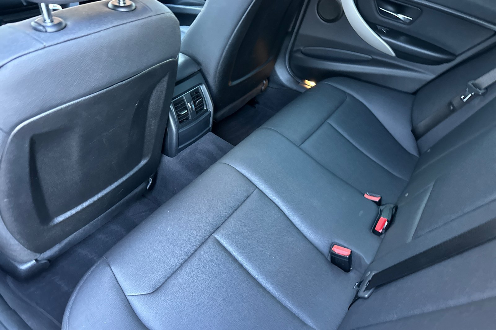 Used 2018 BMW 320i Sedan RWD image 12