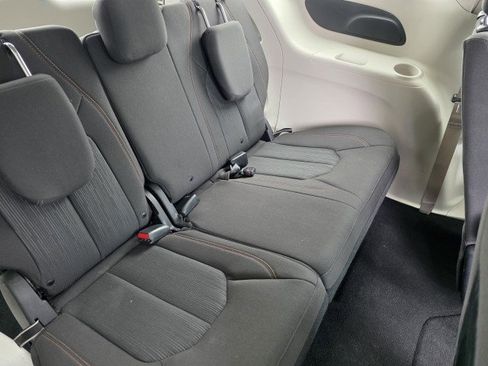 Used 2020 Chrysler Pacifica Touring w/ Advanced Safetytec Group FWD image 21