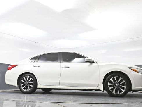 Used 2016 Nissan Altima 2.5 SL w/ 2.5 Technology Package FWD image 50