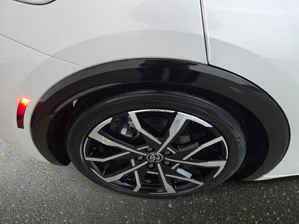 Used 2023 Toyota Prius Prime FWD image 32
