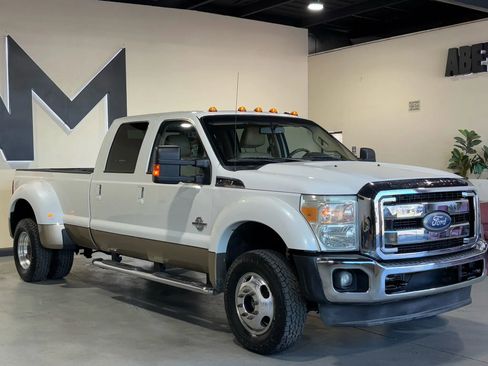 Used 2011 Ford F450 Lariat w/ Lariat Interior Pkg AWD/4WD image 2