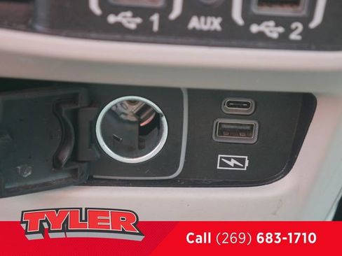 Used 2022 Chrysler Pacifica Touring-L FWD image 35