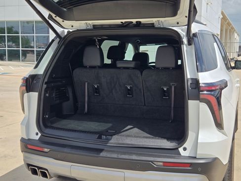 Certified 2025 Chevrolet Traverse LT FWD image 26
