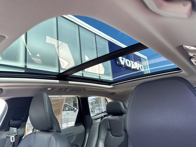 Certified 2024 Volvo XC60 B5 Plus w/ Protection Package Premier AWD/4WD image 27