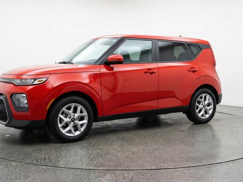 Used 2025 Kia Soul LX w/ LX Technology Package FWD image 3