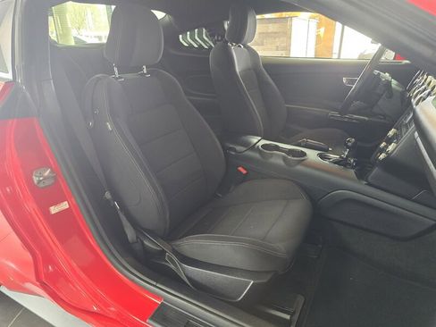 Used 2017 Ford Mustang Coupe image 12