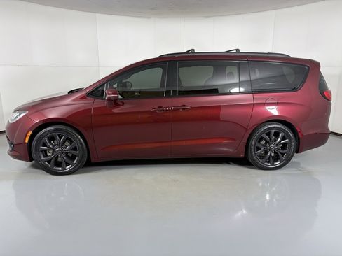 Used 2018 Chrysler Pacifica Limited w/ Advanced Safetytec Group image 5