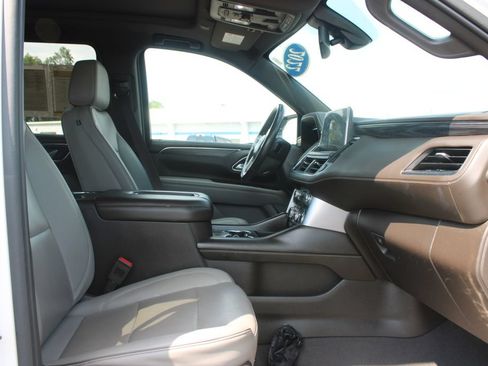 Used 2022 GMC Yukon XL SLT w/ SLT Premium Package RWD image 35