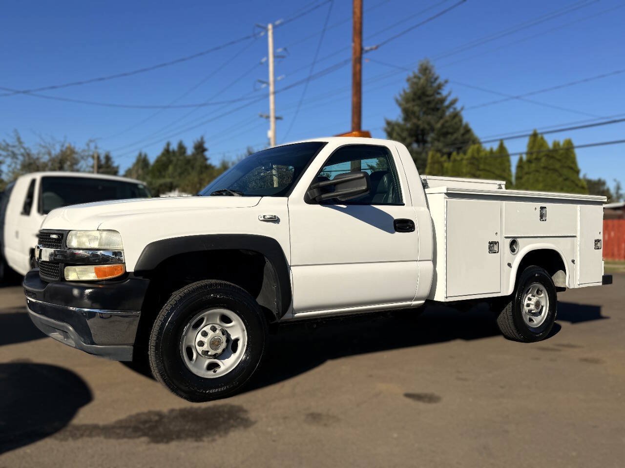 Used 2002 Chevrolet Silverado 2500 2WD Regular Cab image 1