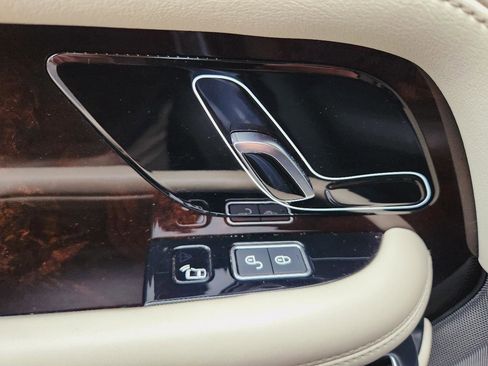 Used 2020 Land Rover Range Rover HSE image 32