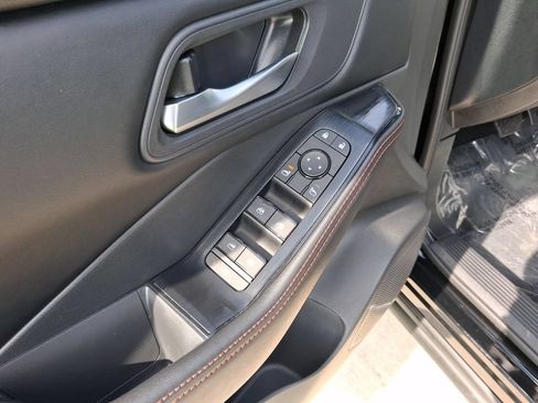 Used 2025 Nissan Rogue SV AWD/4WD image 15