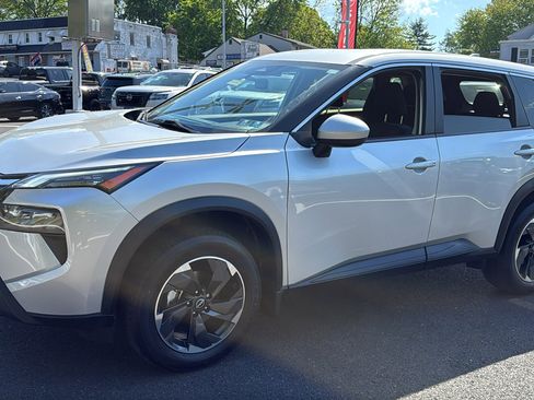 Certified 2024 Nissan Rogue SV AWD/4WD image 3
