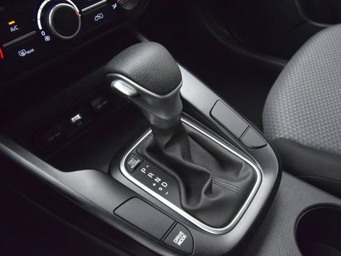 Used 2025 Kia Soul LX w/ LX Technology Package FWD image 24
