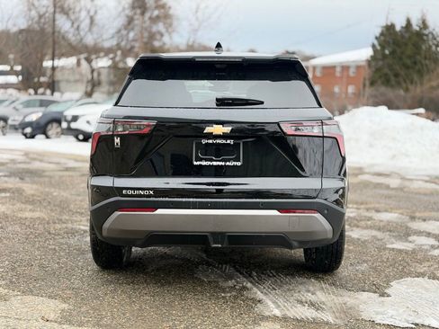 Used 2025 Chevrolet Equinox LT w/ Safety and Technology Package image 5
