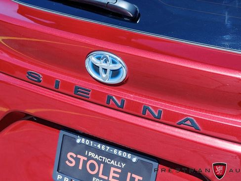 Used 2022 Toyota Sienna XLE image 45