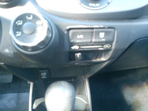 Used 2012 Honda Fit image 39