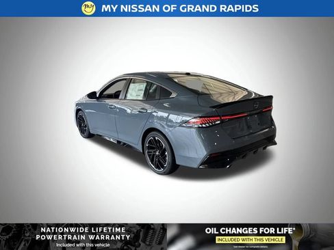 New 2026 Nissan Sentra SR w/ Floor Mat Package FWD image 3