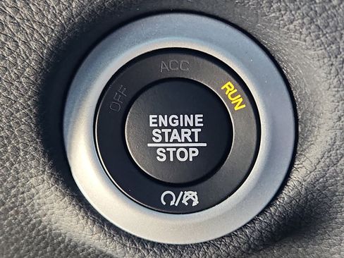 New 2025 Chrysler Pacifica Select w/ Fav Edition Package image 31