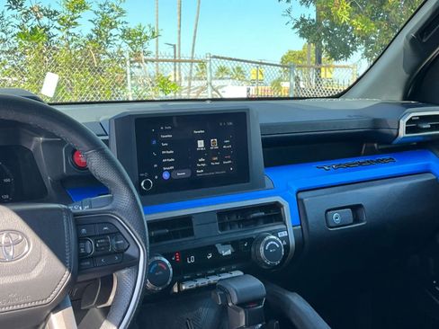 Used 2025 Toyota Tacoma TRD Off-Road image 17