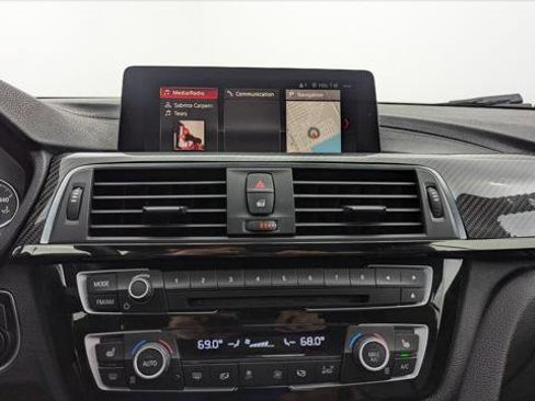 Used 2018 BMW M4 Convertible image 24