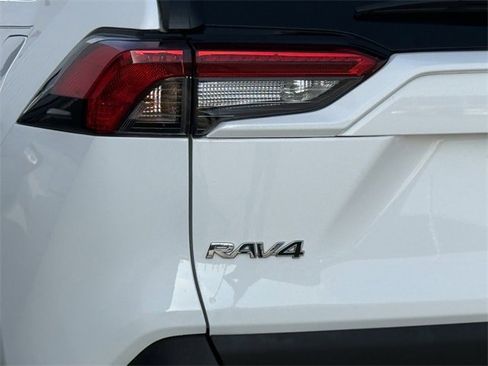 Used 2020 Toyota RAV4 LE image 6