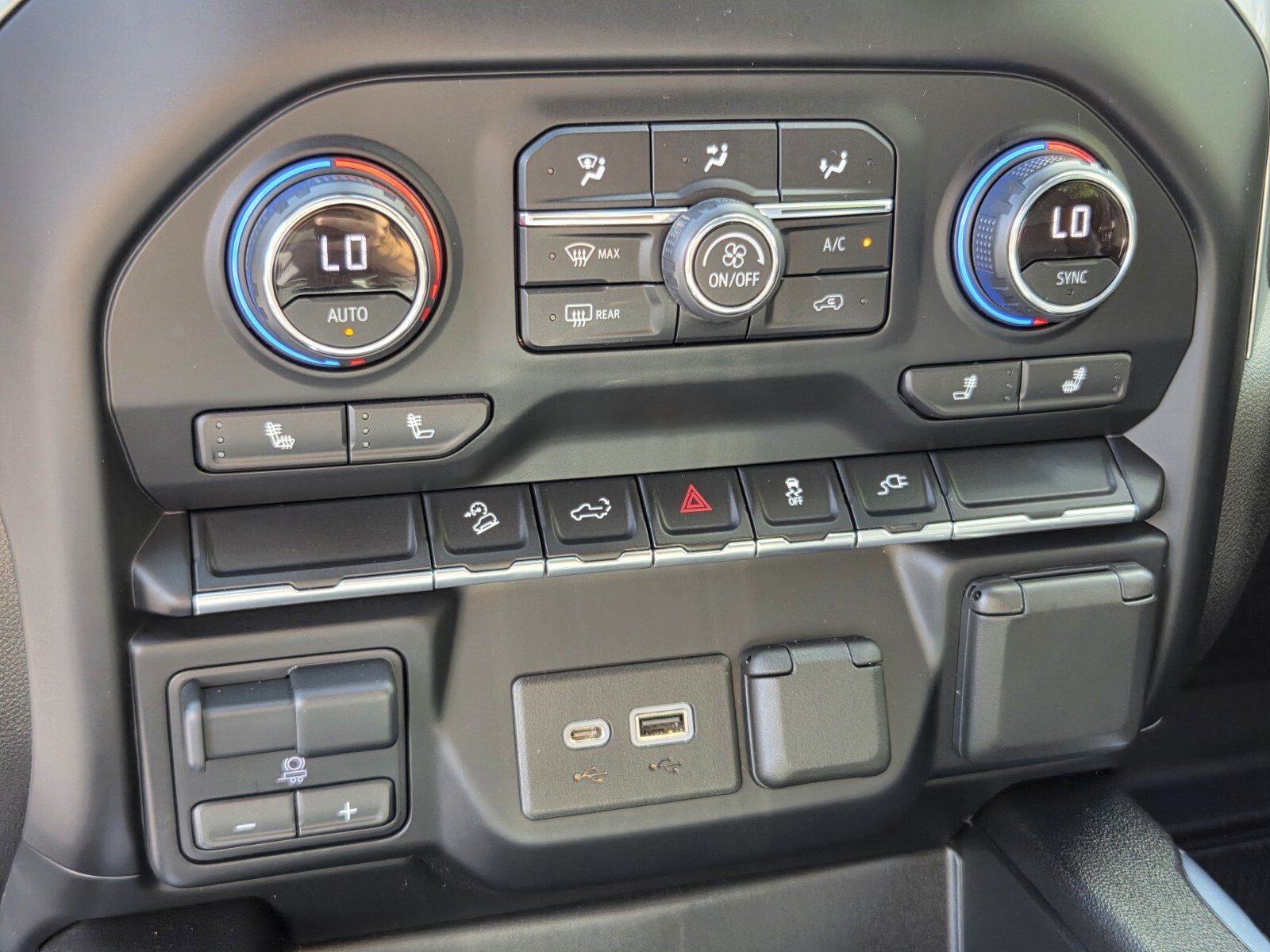 Used 2021 Chevrolet Silverado 1500 LT Trail Boss w/ Convenience Package II AWD/4WD image 28