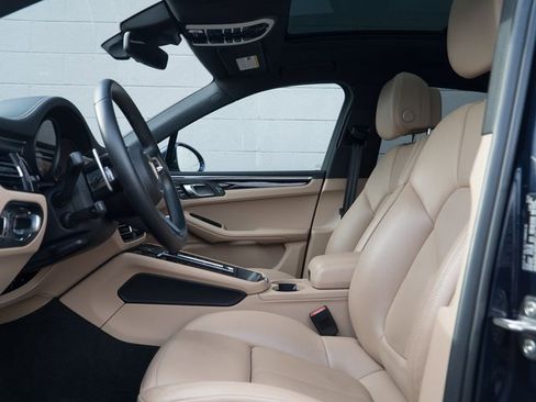 Certified 2023 Porsche Macan S image 17