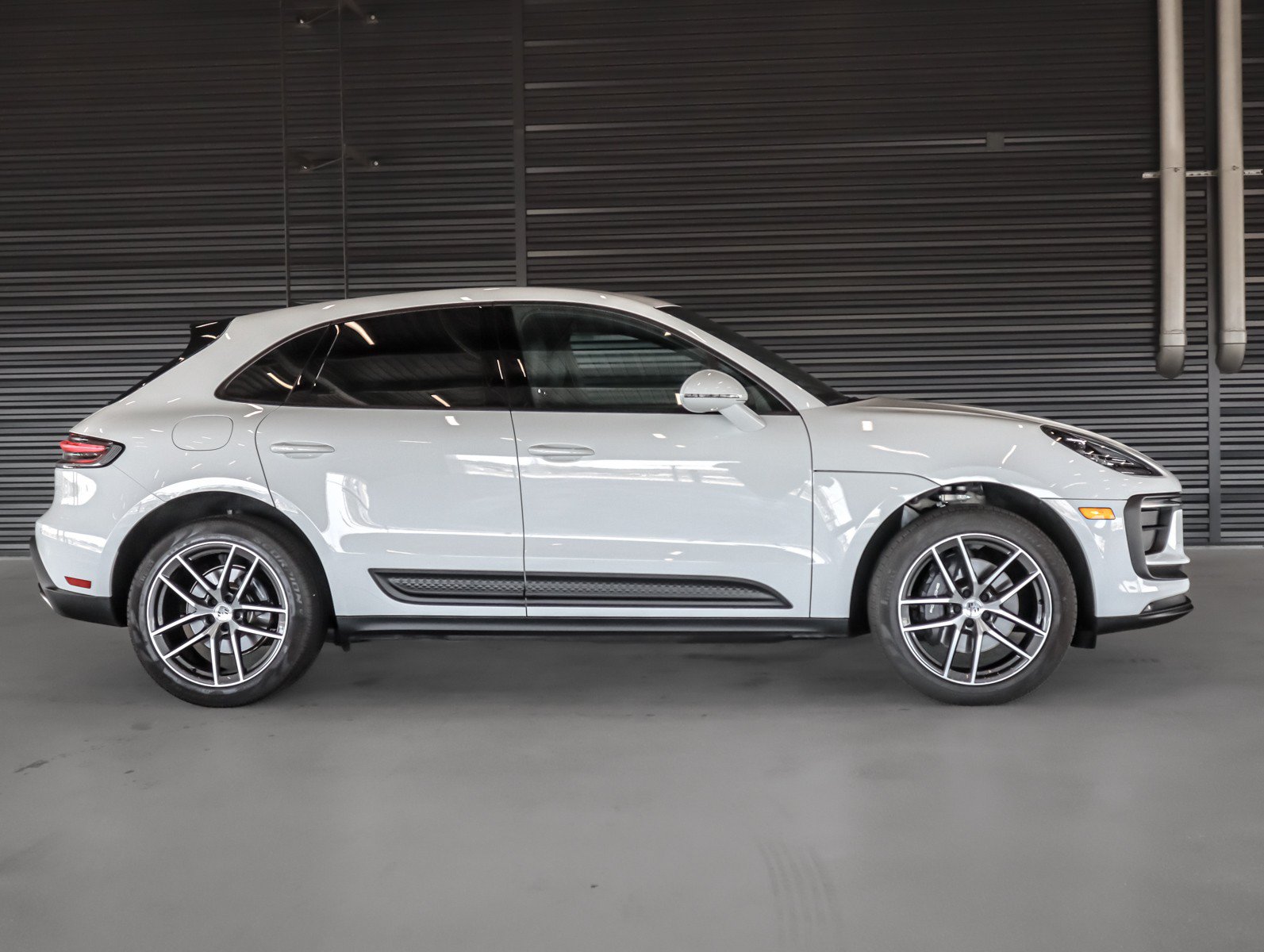 Certified 2026 Porsche Macan AWD/4WD image 11