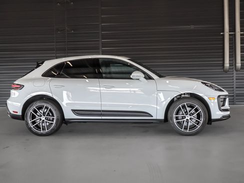 Certified 2026 Porsche Macan AWD/4WD image 11