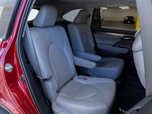 Used 2020 Toyota Highlander Platinum AWD/4WD image 24