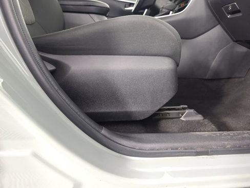 Used 2022 Toyota RAV4 XLE FWD image 36