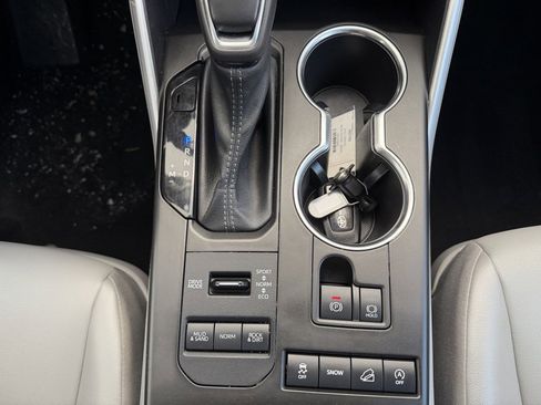 Used 2022 Toyota Highlander XLE image 18