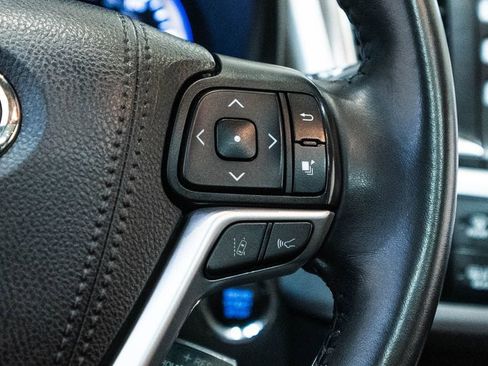 Used 2019 Toyota Highlander XLE AWD/4WD image 19