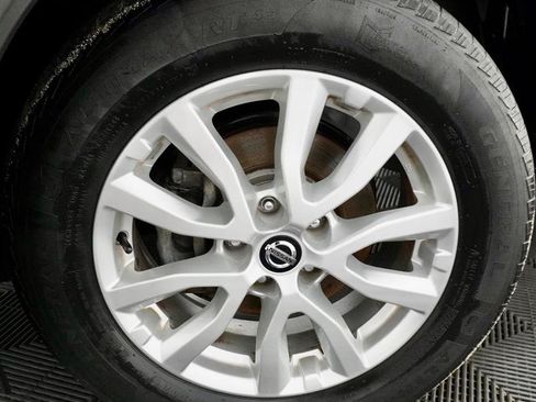Used 2019 Nissan Rogue S w/ Special Edition Package AWD/4WD image 3