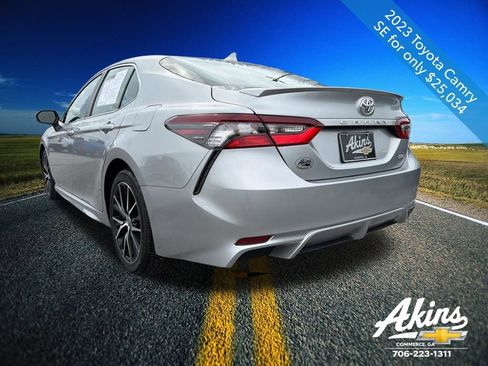 Used 2023 Toyota Camry SE image 8