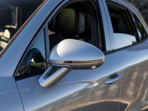 New 2026 Porsche Macan image 18