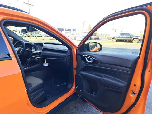 New 2026 Jeep Compass Latitude w/ Sun and Sound Group AWD/4WD image 16