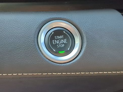 Certified 2022 Cadillac Escalade Luxury AWD/4WD image 15
