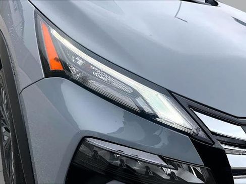 Certified 2025 Nissan Rogue SL w/ Tech Package FWD image 28