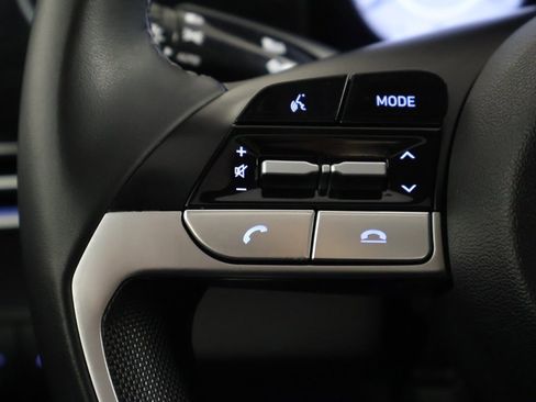 Certified 2023 Hyundai Elantra Limited w/ Preferred Accessory Package image 37